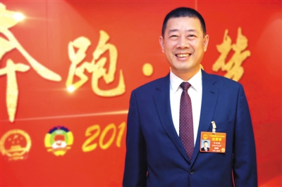 3月14日，全国人大代表、黑龙江飞鹤乳业有限公司董事长冷友斌接受媒体采访。