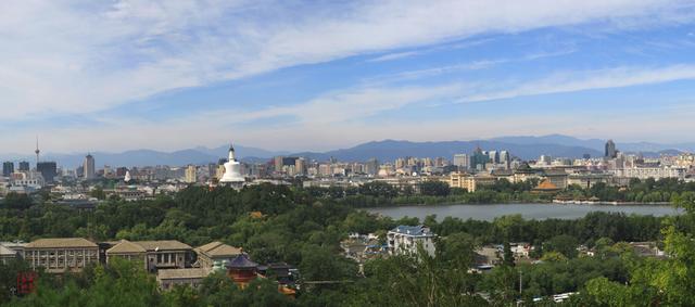 登景山俯瞰北京城